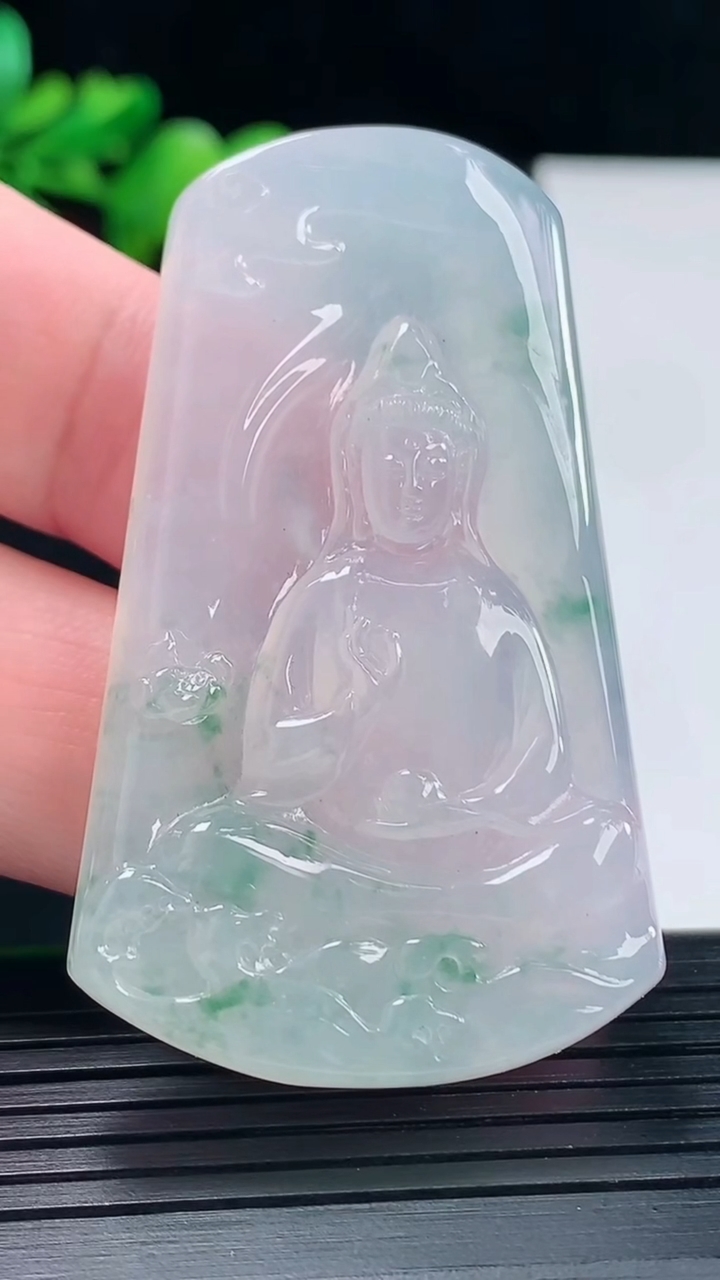 天然A货翡翠冰种飘花观音菩萨吊坠，尺寸54-33-5.5重量:22.07g
5月12日