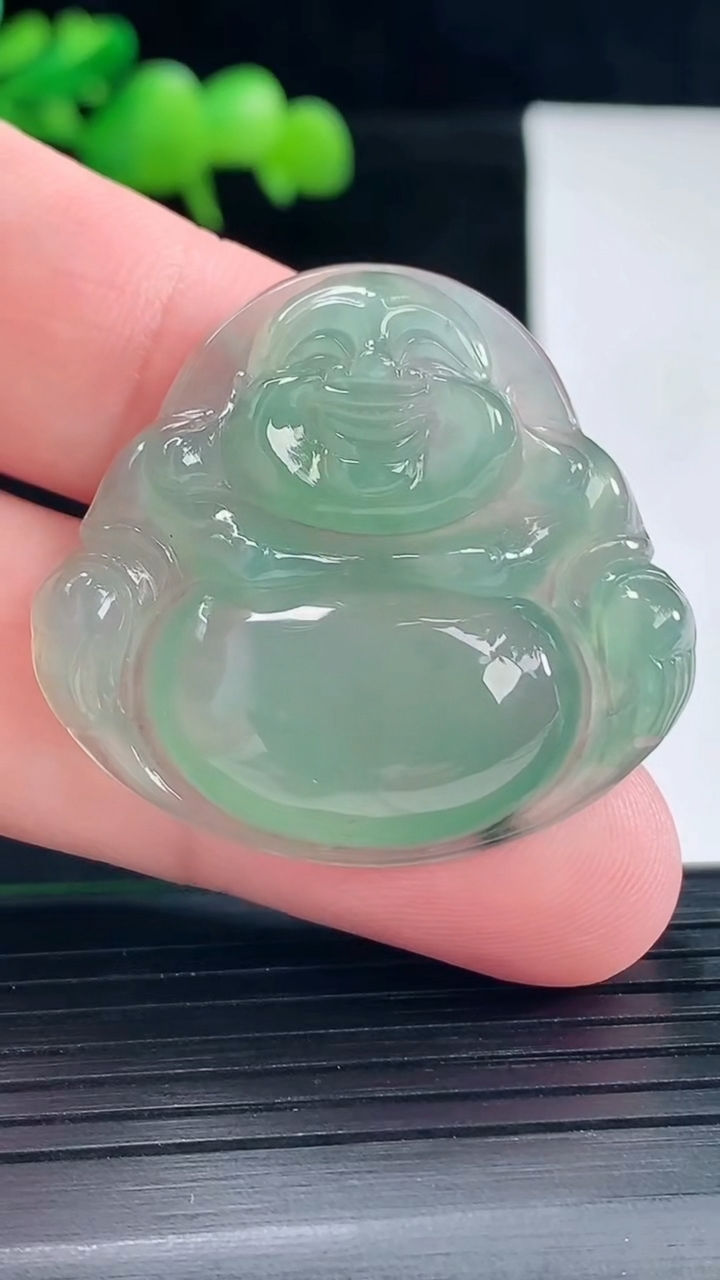天然A货翡翠佛公吊坠，尺寸33.5-36-7重量:11.80g
5月12日