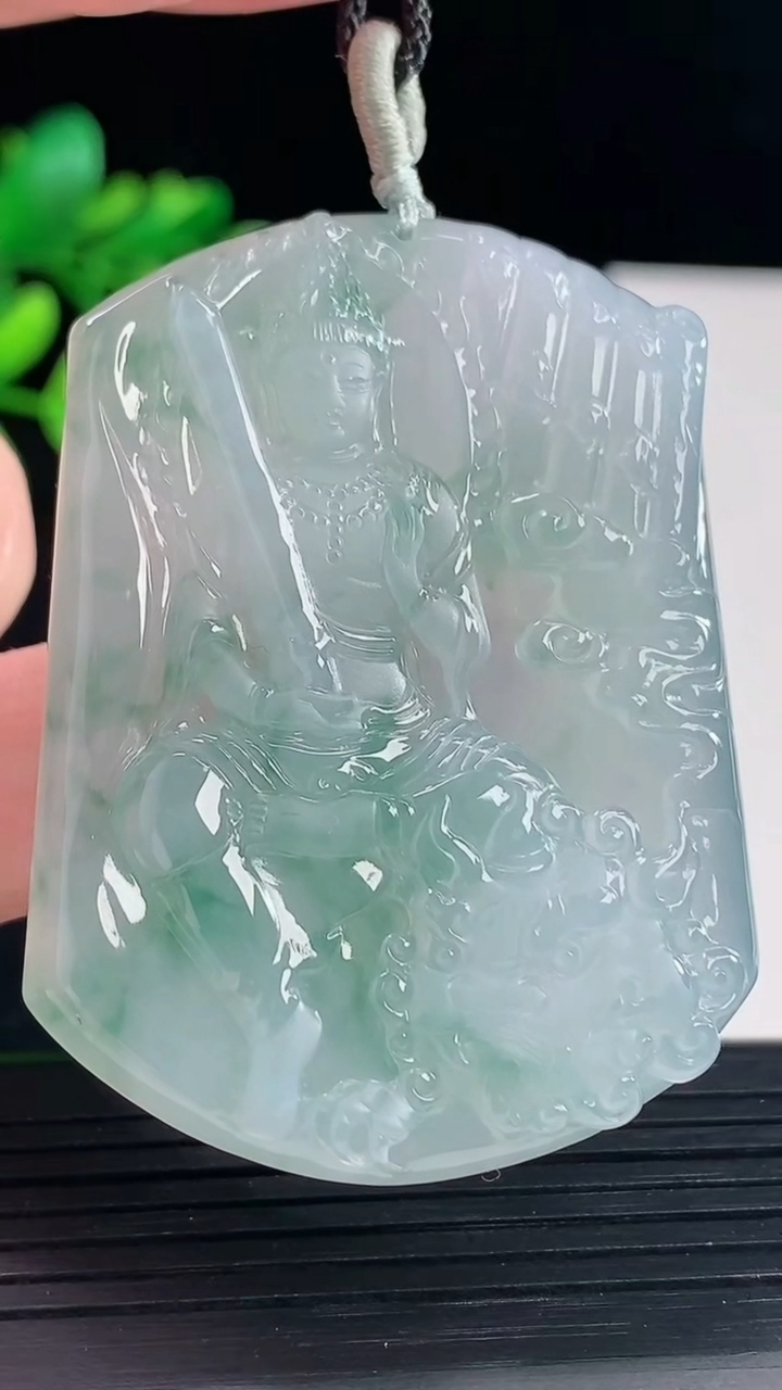 天然A货翡翠种飘花文殊菩萨吊坠，尺寸52-39-5.8重量:25.80g
5月12日