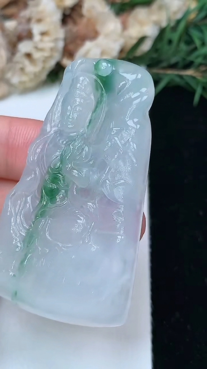 天然A货翡翠观音菩萨吊坠，尺寸52-31-6.7，重量:21.46g
5月13日