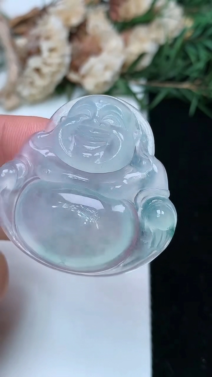 天然A货翡翠飘花佛公吊坠，尺寸34.7-36.7-6，重量:11.00g
5月13日