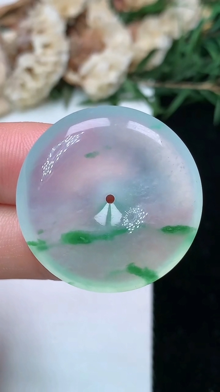 天然A货翡翠平安扣吊坠，尺寸27.8-5.9，重量:8.81g
5月13日