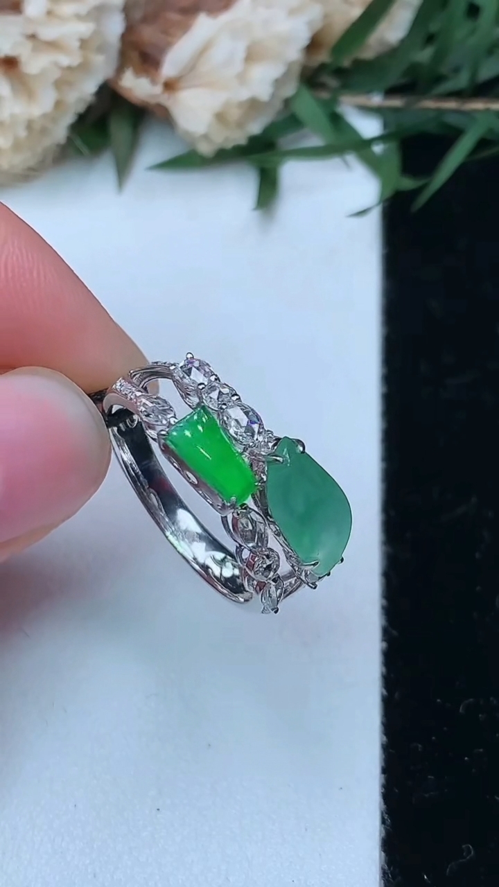 天然A货翡翠随形戒指，尺寸17.3-10-5，重量:3.02g2026年5月13日
工厂直销收藏佳品,种好水足，色泽均匀，有种有色，上手高大气！