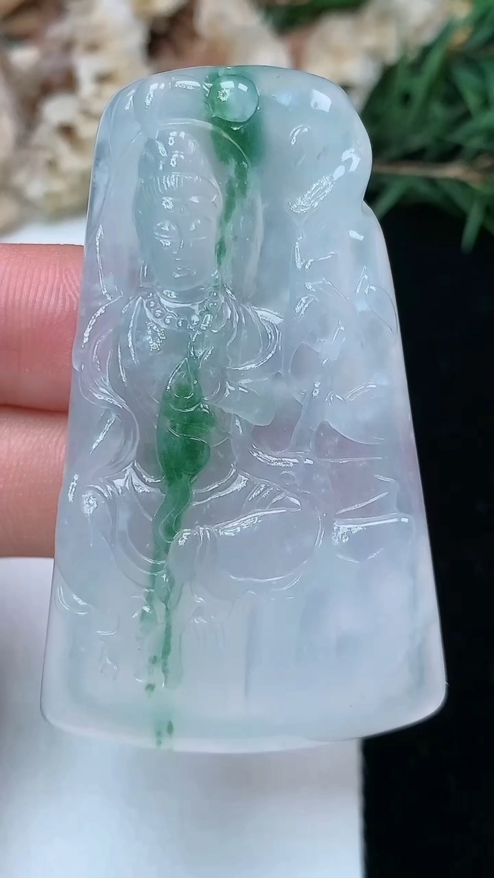 天然A货翡翠观音菩萨吊坠，尺寸52-31-6.7，重量:21.46g
5月13日