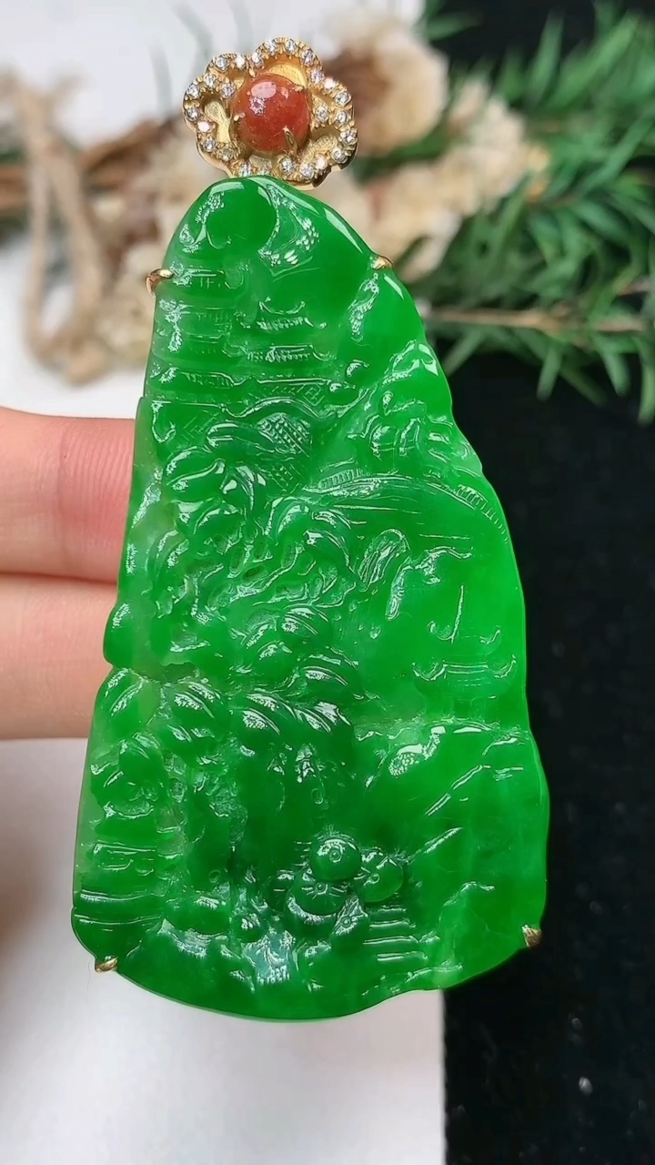 天然A货翡翠山水牌吊坠，尺寸57.7-32.7-10.9，重量:35.00g
5月13日