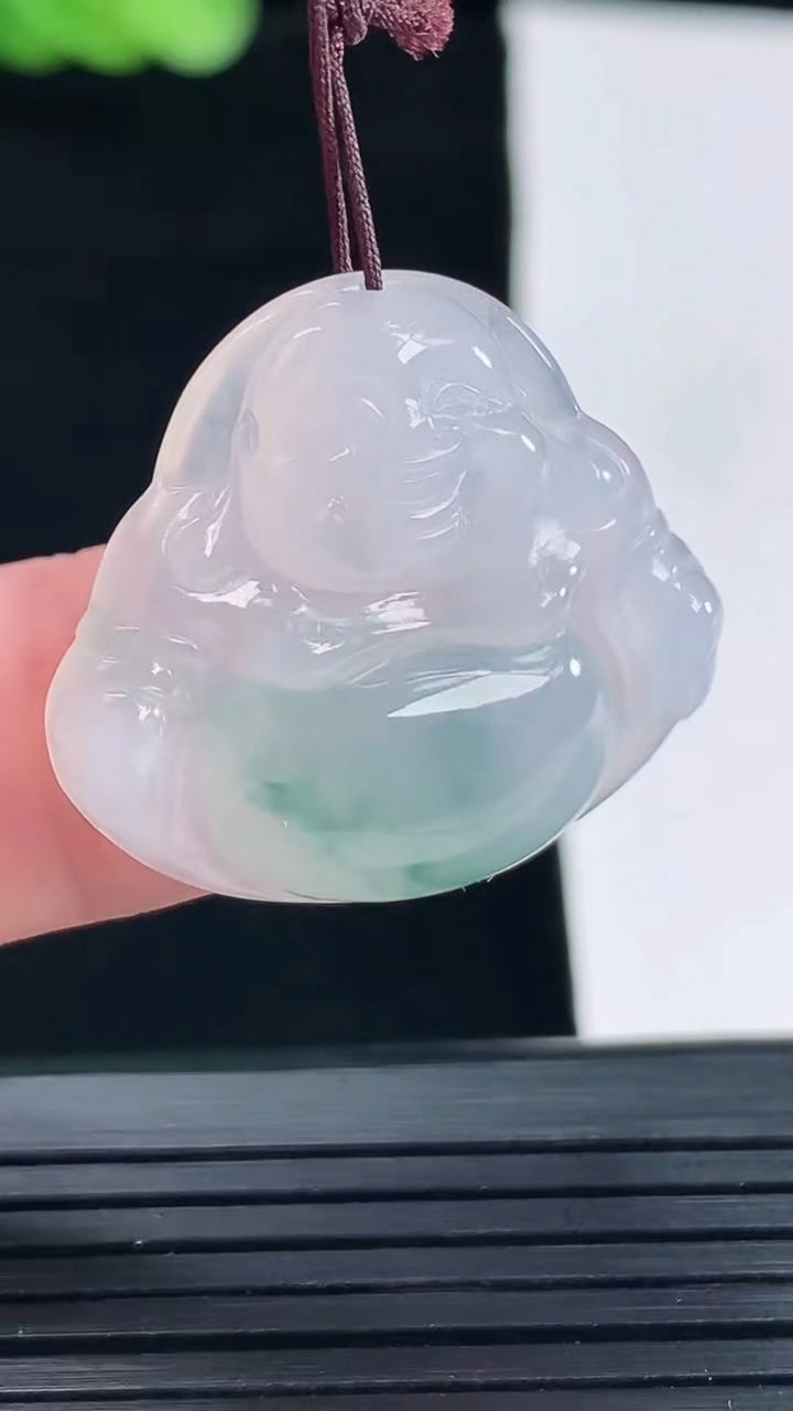 天然A货翡翠冰种飘花佛公吊坠，尺寸25-28-5.8重量:6.25g
5月14日