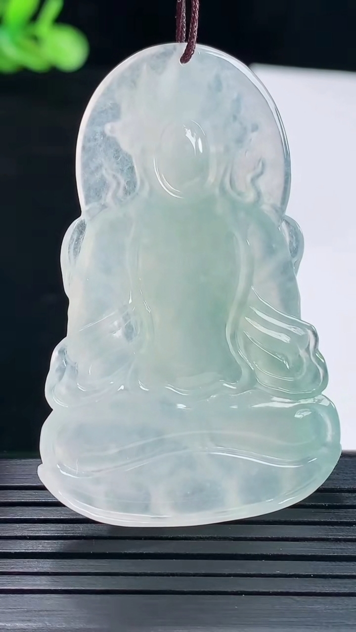 天然A货翡翠度母菩萨吊坠，尺寸54.5-35.5-5.6重量:17.98g
5月14日