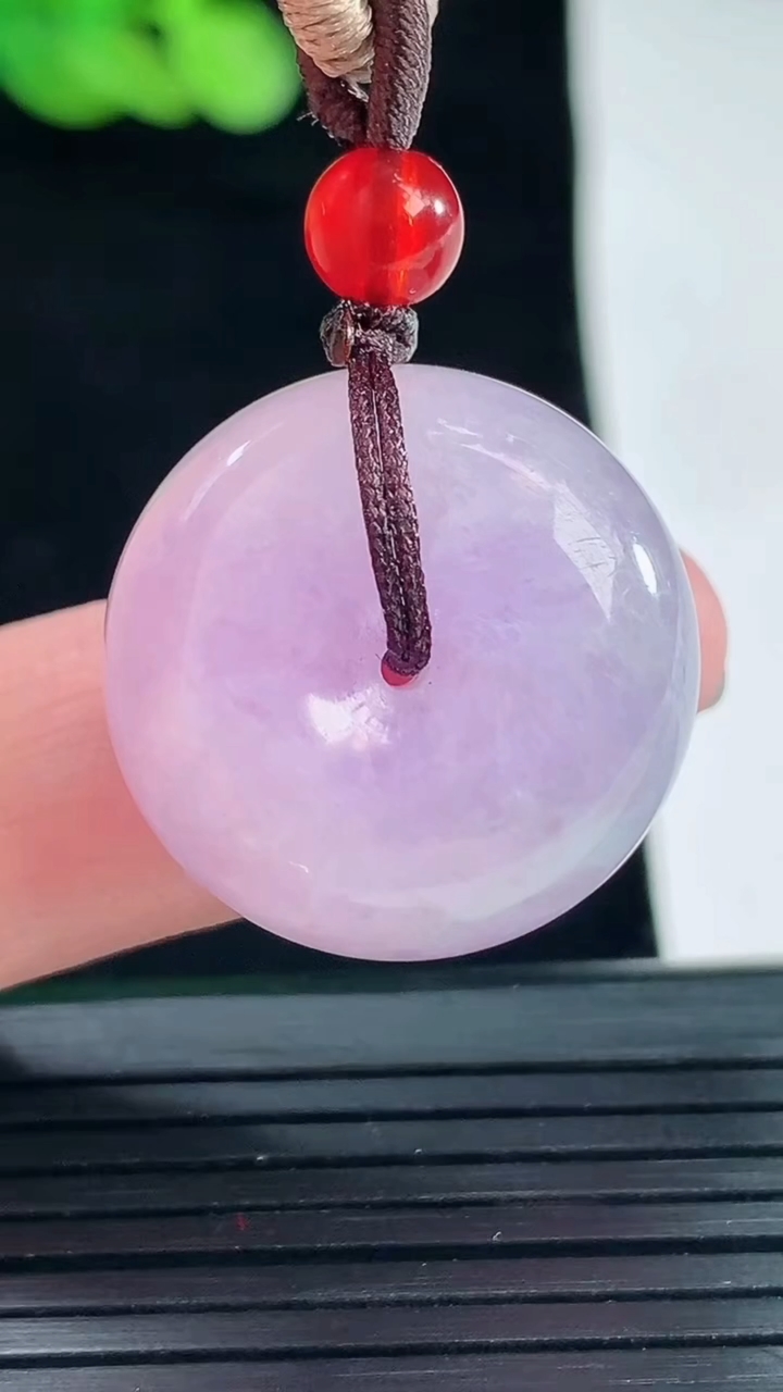 天然A货翡翠紫罗兰路路通吊坠，尺寸23-12.2重量:15.95g
5月14日