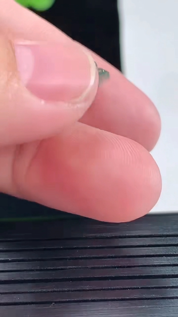 天然A货翡翠金蟾吊坠，尺寸21-12-7.8重量:2.29g
5月14日