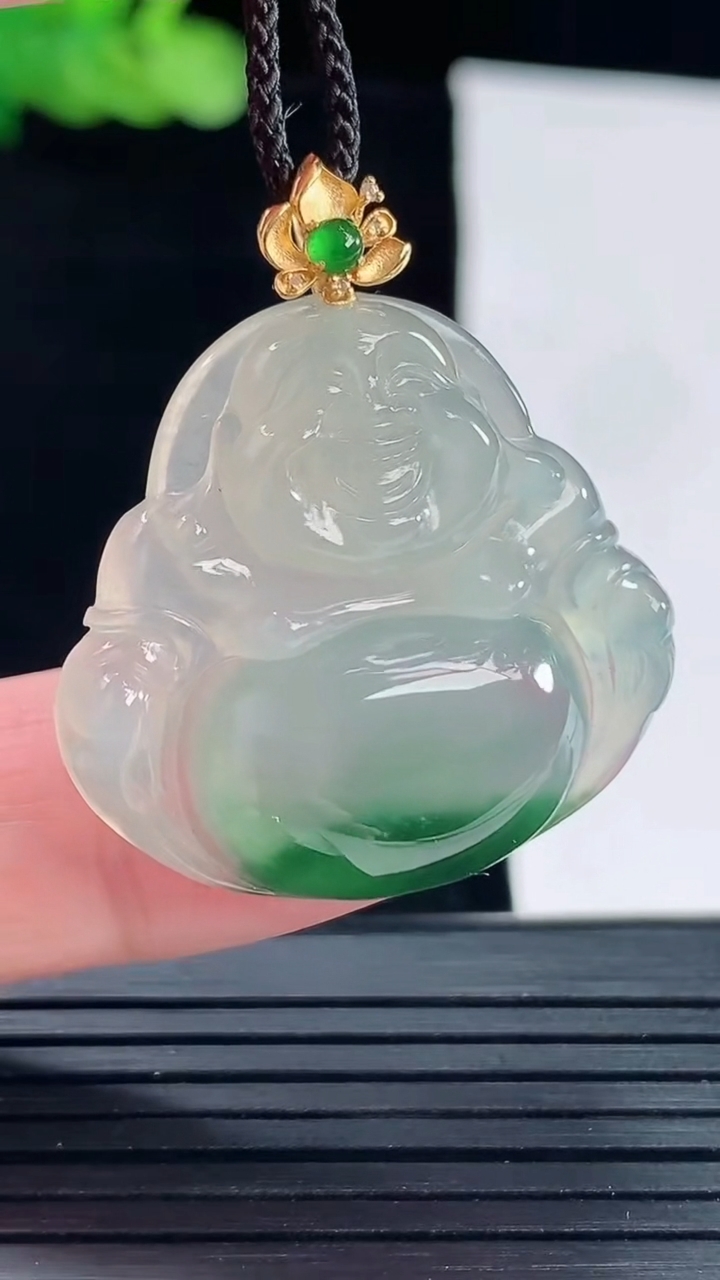 天然A货翡翠种飘花佛公吊坠，尺寸27.5-30-6重量:8.13g
5月14日