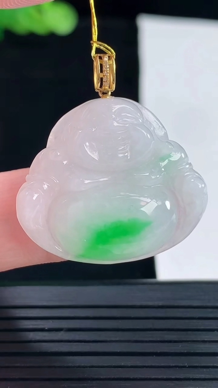 天然A货翡翠佛公吊坠，尺寸25-29-5.8重量:6.37g
5月14日