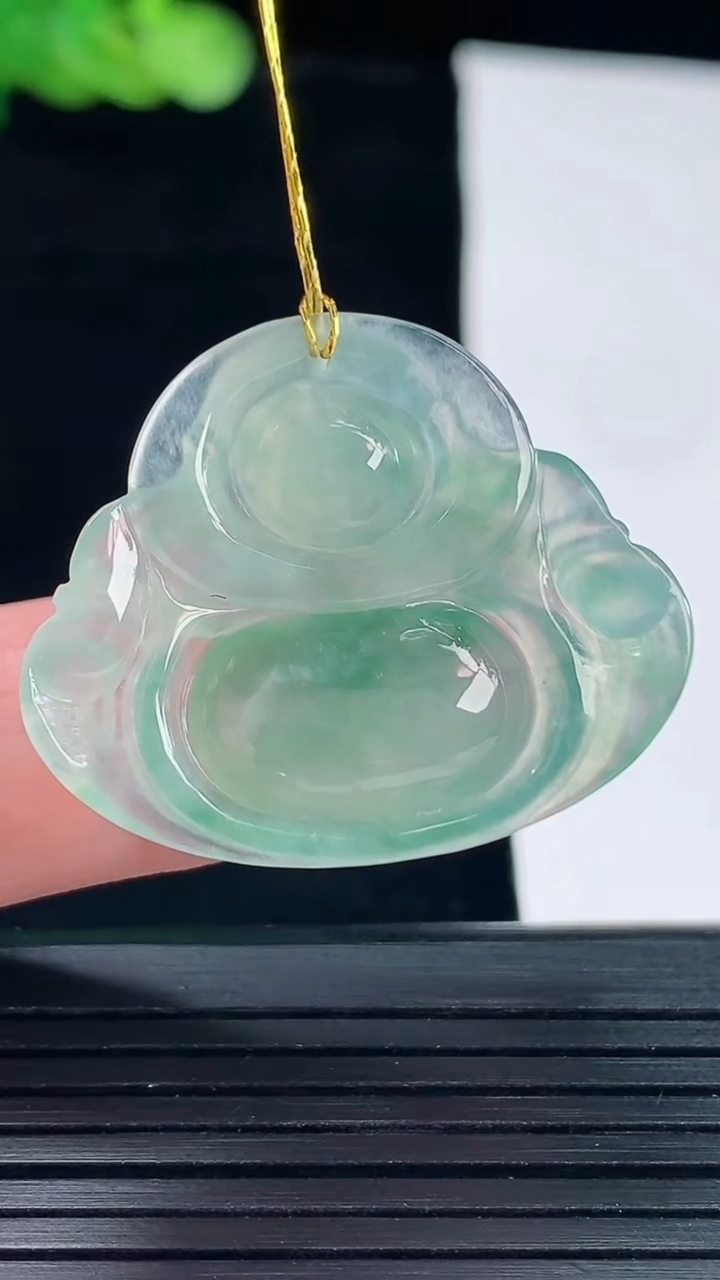 天然A货翡翠佛公吊坠，尺寸26-32-5.5重量:6.21g
5月14日