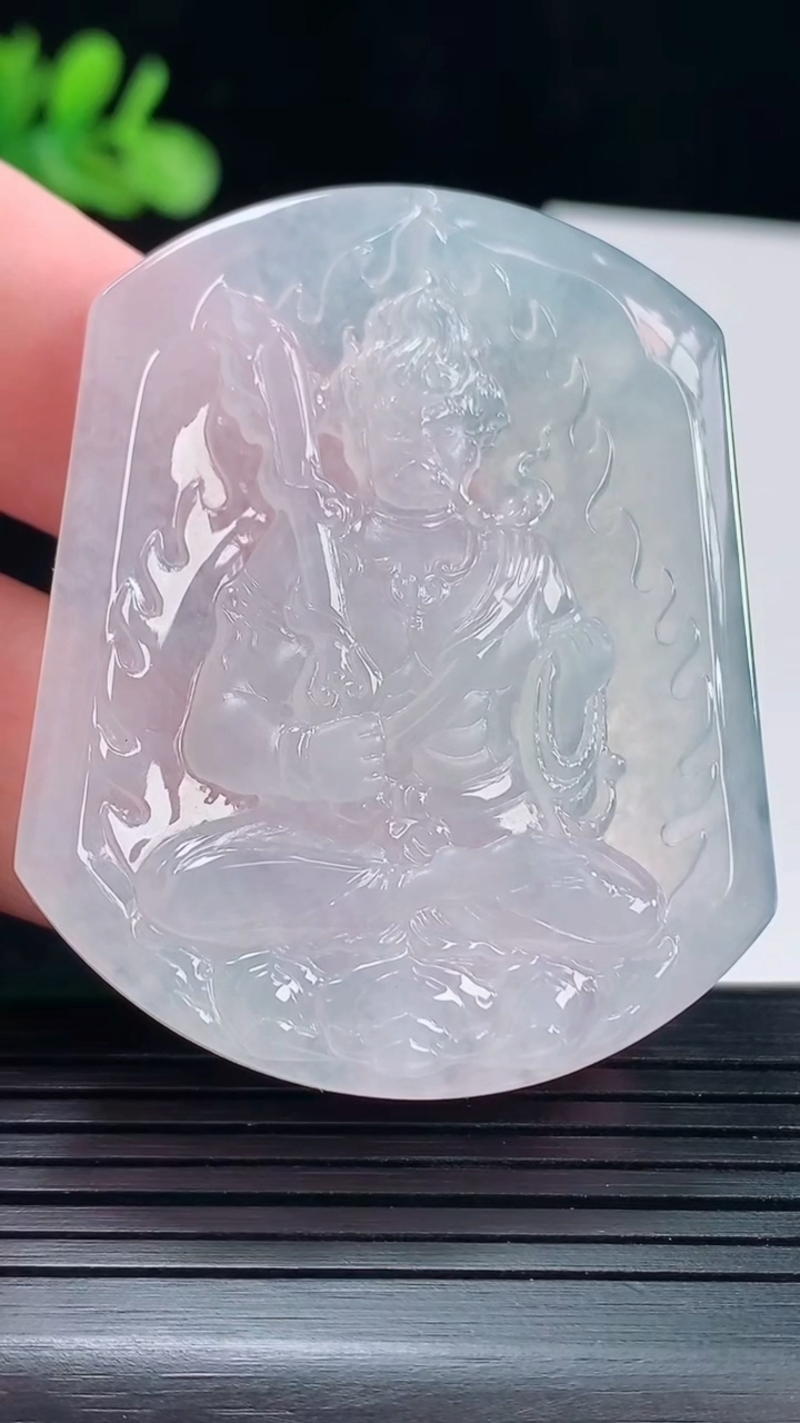 天然A货翡翠种白冰不动明王吊坠，尺寸52.5-42.5-5.6重量:27.55g
5月14日