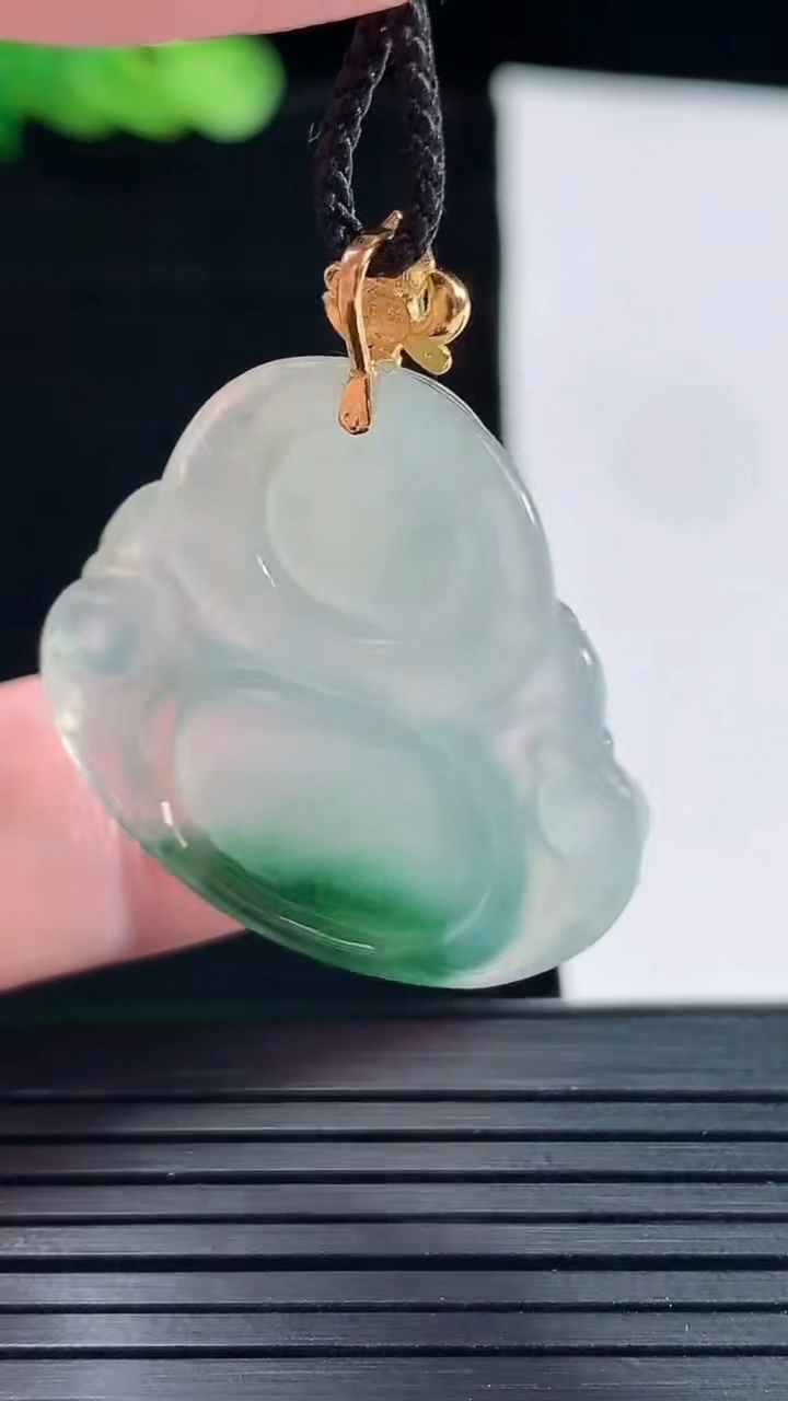 天然A货翡翠种飘花佛公吊坠，尺寸27.5-30-6重量:8.13g
5月14日