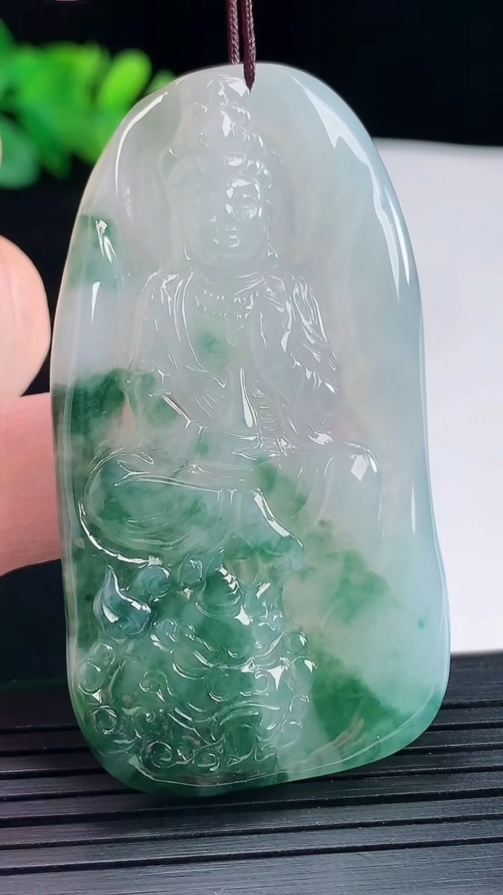 天然A货翡翠冰种飘花文殊菩萨吊坠，尺寸62-34-5重量:25.24g
5月14日