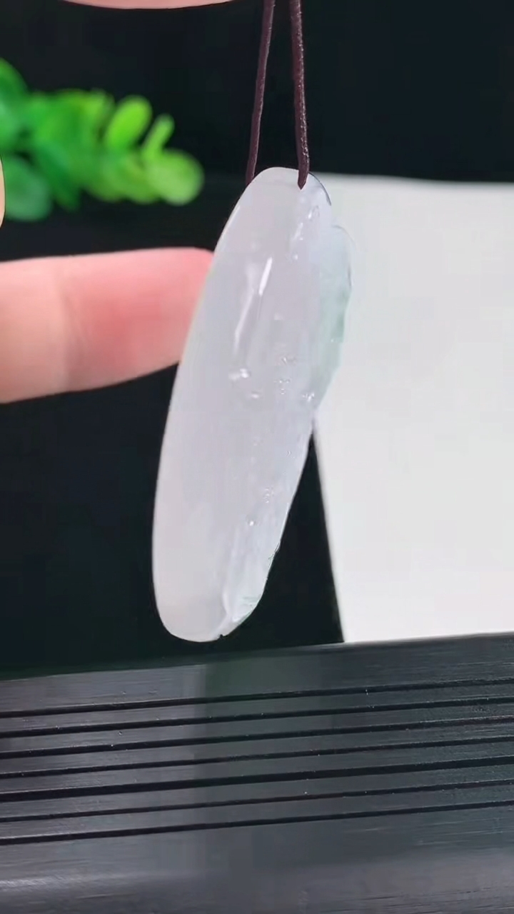 天然A货翡翠普贤菩萨吊坠，尺寸46.8-6重量:32.46g
5月14日