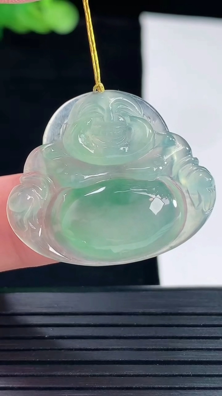 天然A货翡翠佛公吊坠，尺寸26-32-5.5重量:6.21g
5月14日