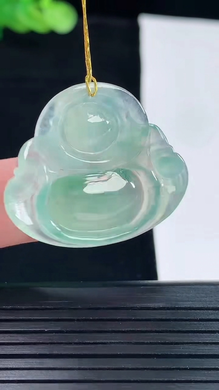 天然A货翡翠佛公吊坠，尺寸26-32-5.5重量:6.21g
5月14日