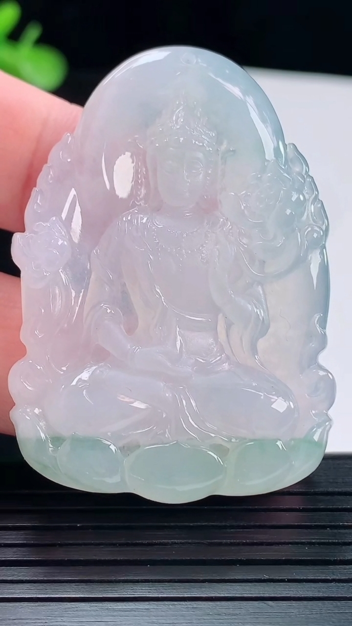 天然A货翡翠冰种飘花大势至菩萨吊坠，尺寸52-36.8-5.8重量:22.19g
5月14日