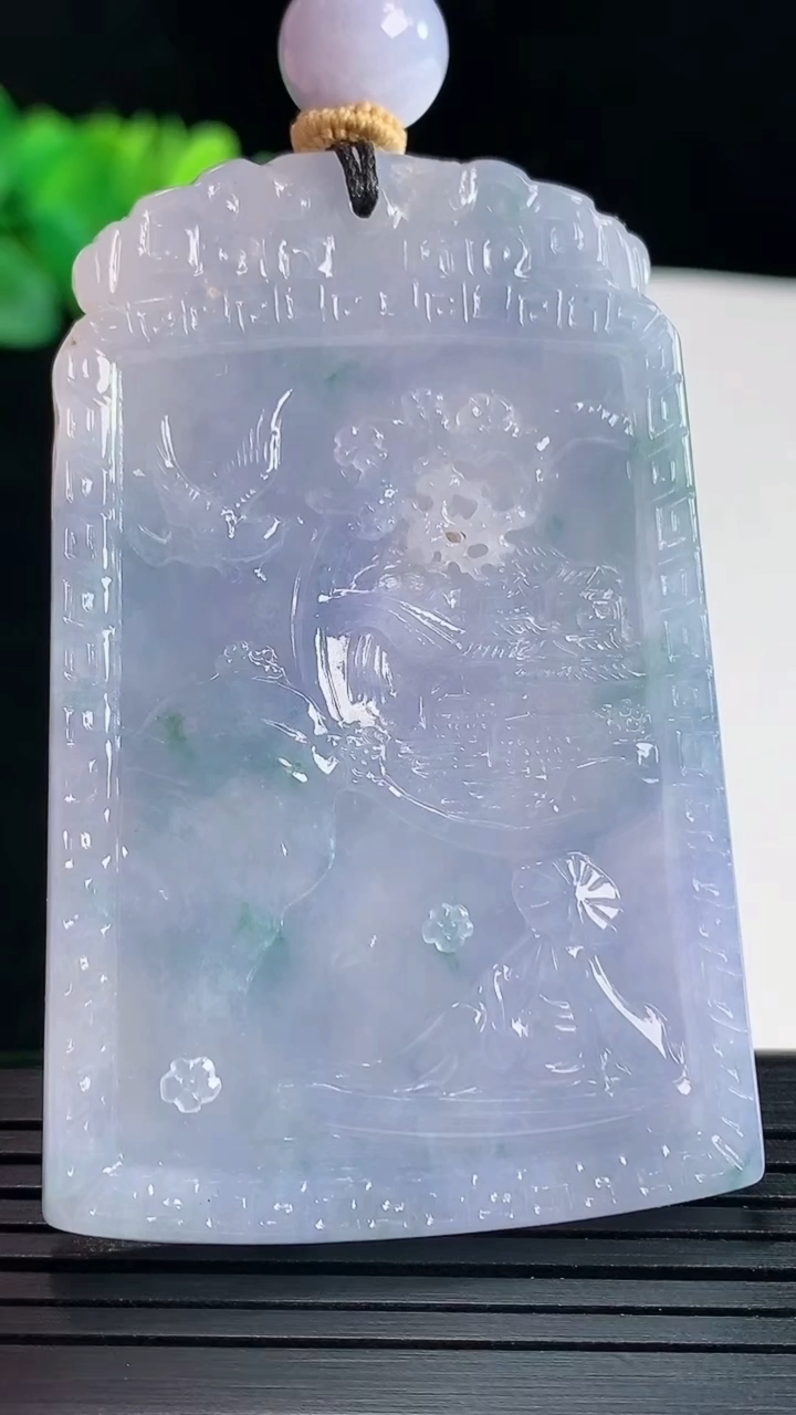 天然A货翡翠紫罗兰 飘花山水牌吊坠，尺寸61.5-40-5.5重量:38.78g
5月14日