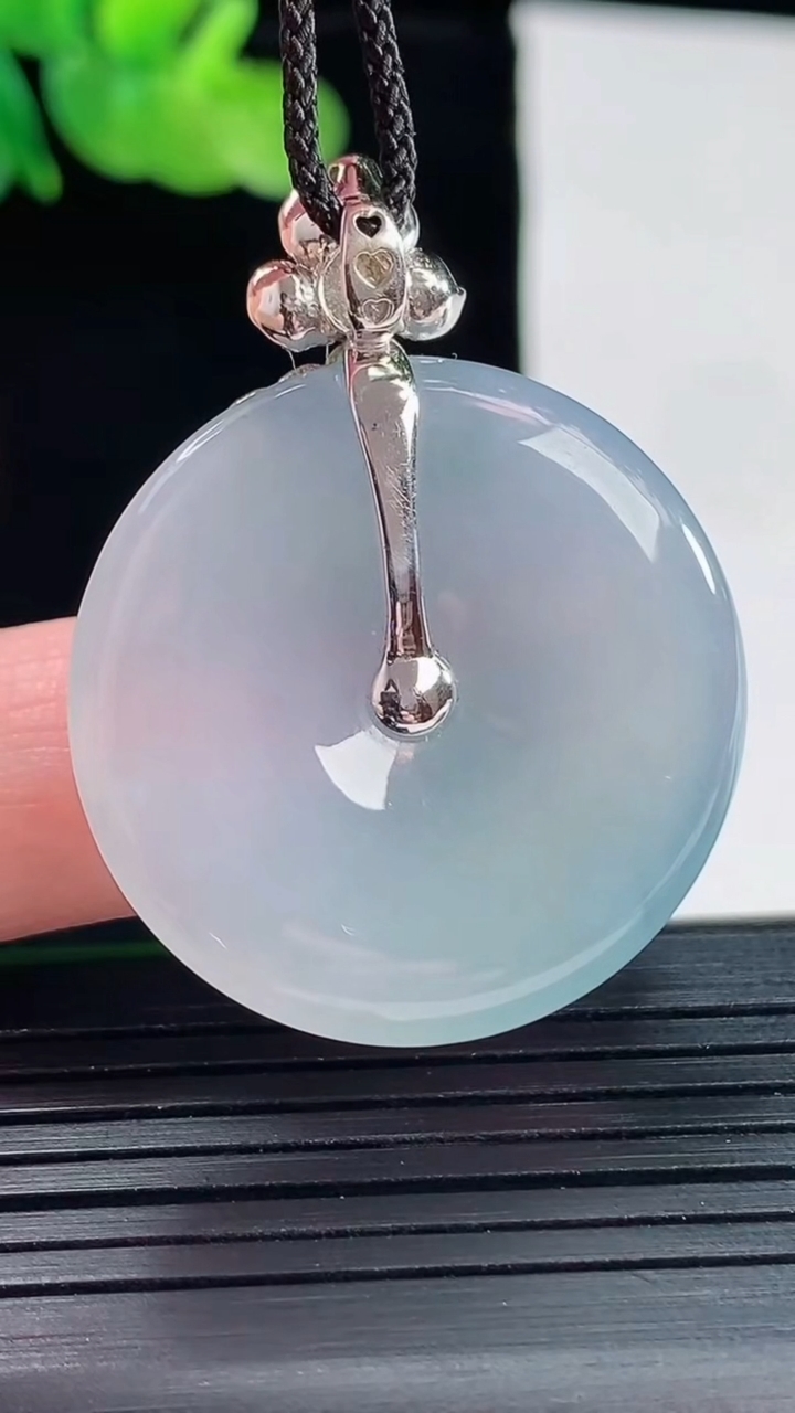 天然A货翡翠种紫罗兰平安扣吊坠，尺寸31-4.8重量:11.24g
5月14日