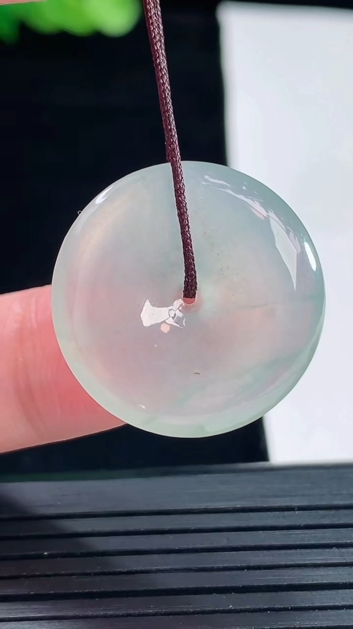 天然A货翡翠平安扣吊坠，尺寸24-4.5重量:5.04g
5月14日