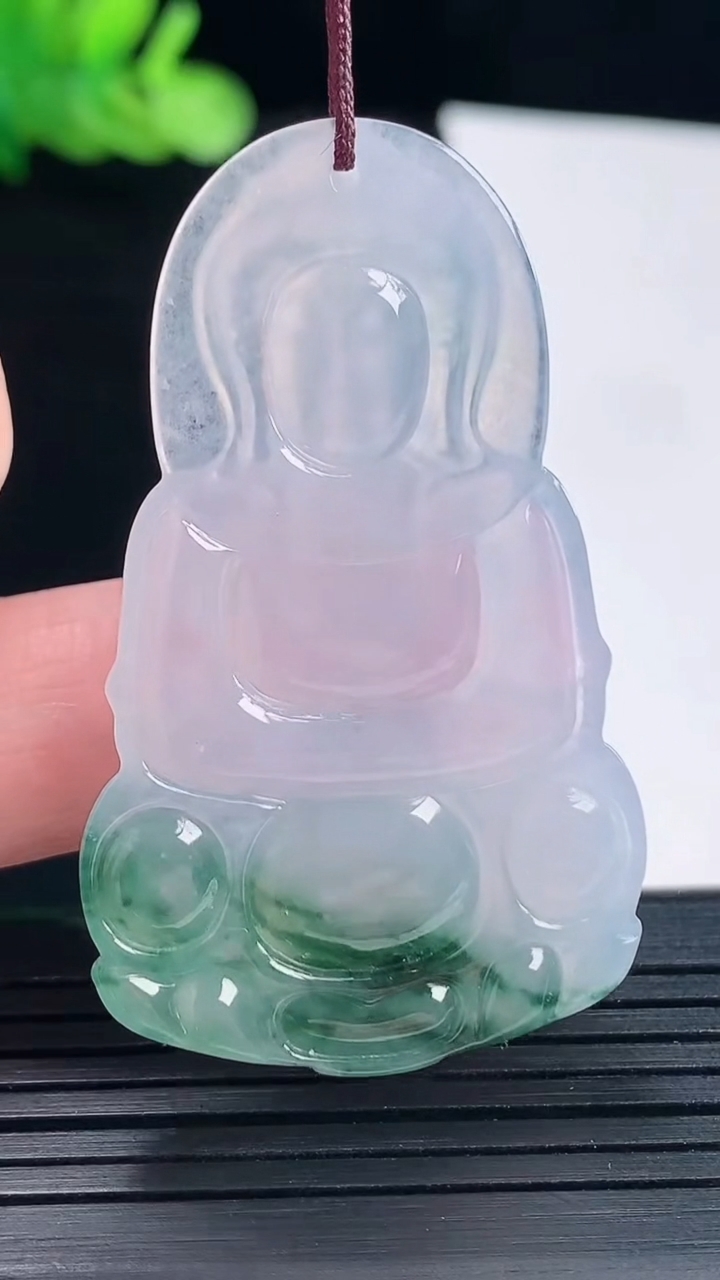 天然A货翡翠冰种飘花正装观音吊坠，尺寸50-30-4重量:10.66g
5月14日
