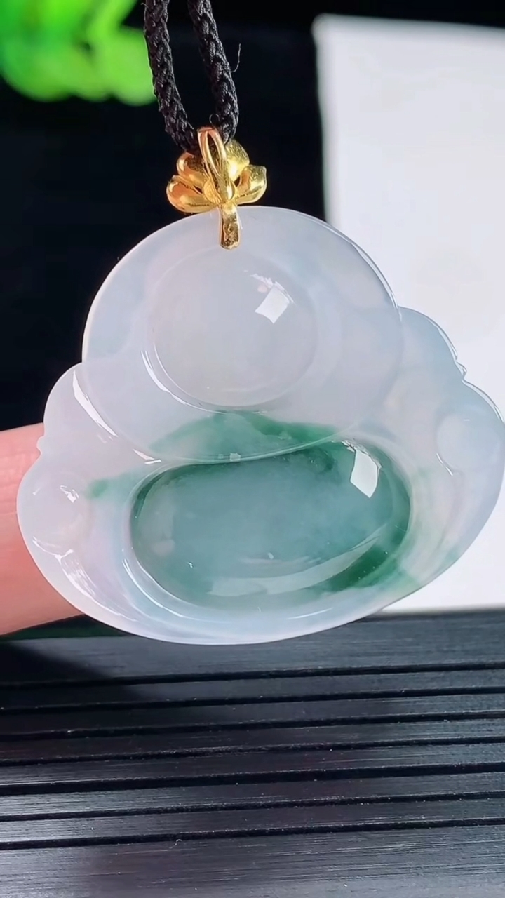 天然A货翡翠种飘花佛公吊坠，尺寸28.5-34-6重量:8.53g
5月14日