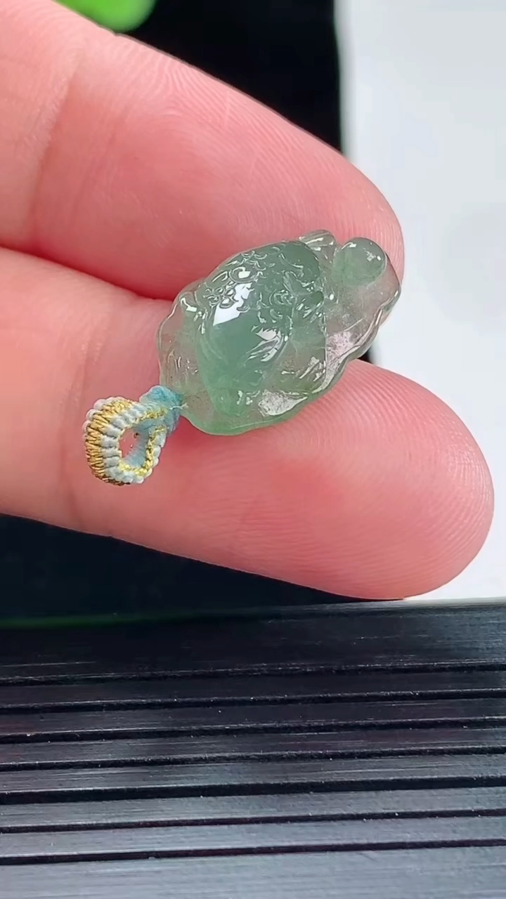 天然A货翡翠金蟾吊坠，尺寸21-12-7.8重量:2.29g
5月14日