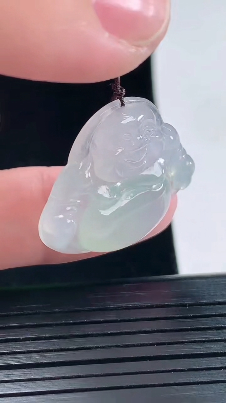 天然A货翡翠佛公吊坠，尺寸24-28.5-5.5重量:5.59g
5月14日