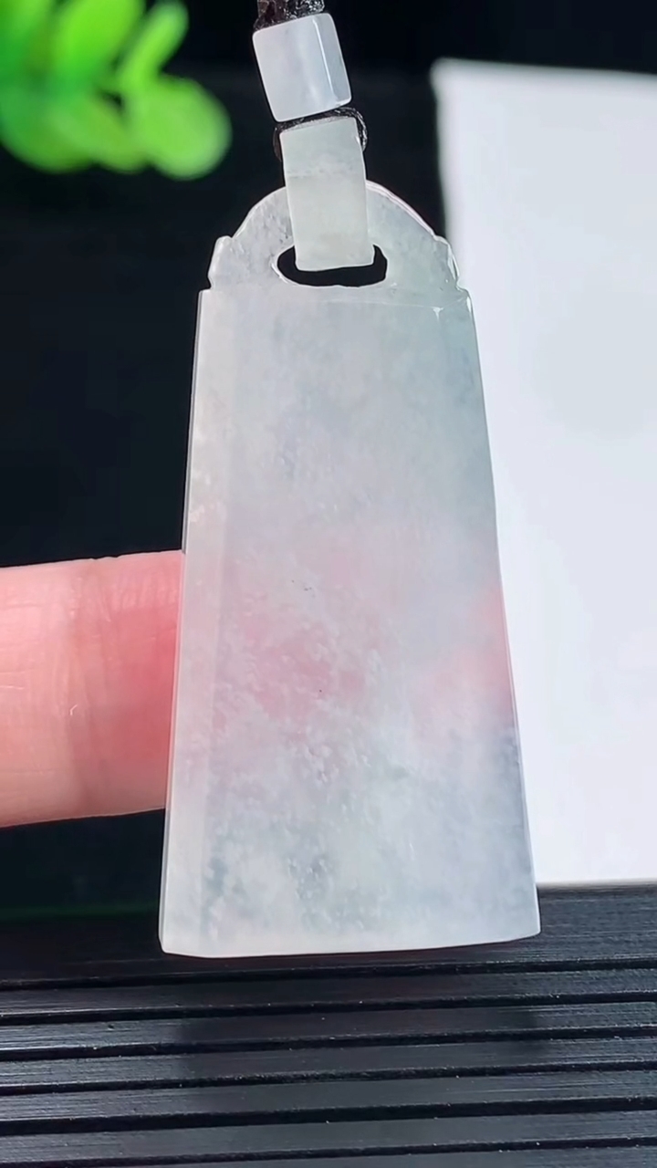 天然A货翡翠节节高升 竹节吊坠，尺寸42-21-5.0重量:12.25g
5月14日