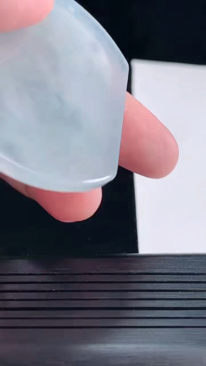 天然A货翡翠种白冰文殊菩萨吊坠，尺寸54-43.5-5.8重量:29.44g
5月14日