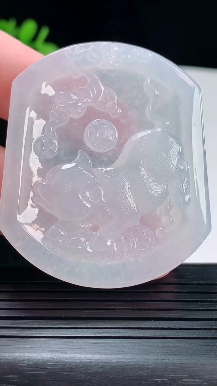 天然A货翡翠生肖猪吊坠，尺寸54.2-46-5重量:29.12g
5月14日