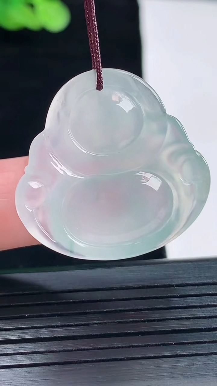 天然A货翡翠种飘花佛公吊坠，尺寸29-30.5-6重量:8.30g
5月14日