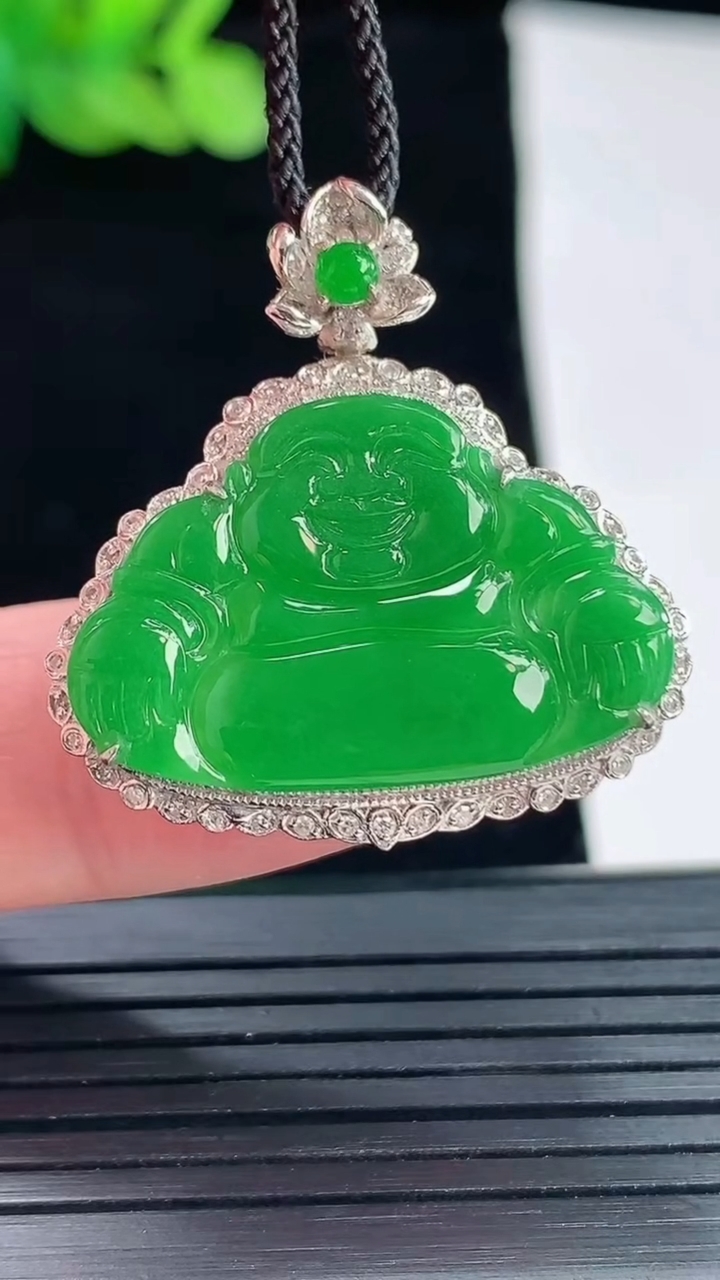 天然A货翡翠佛公吊坠，尺寸31-29.6-6，裸石18-27重量:7.15g
5月14日