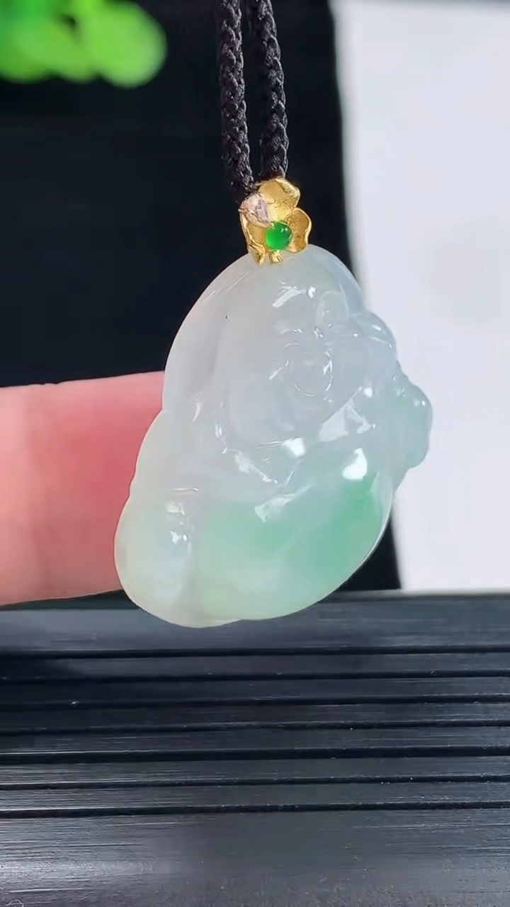 天然A货翡翠佛公吊坠，尺寸26-28-5.8重量:6.68g
5月14日
