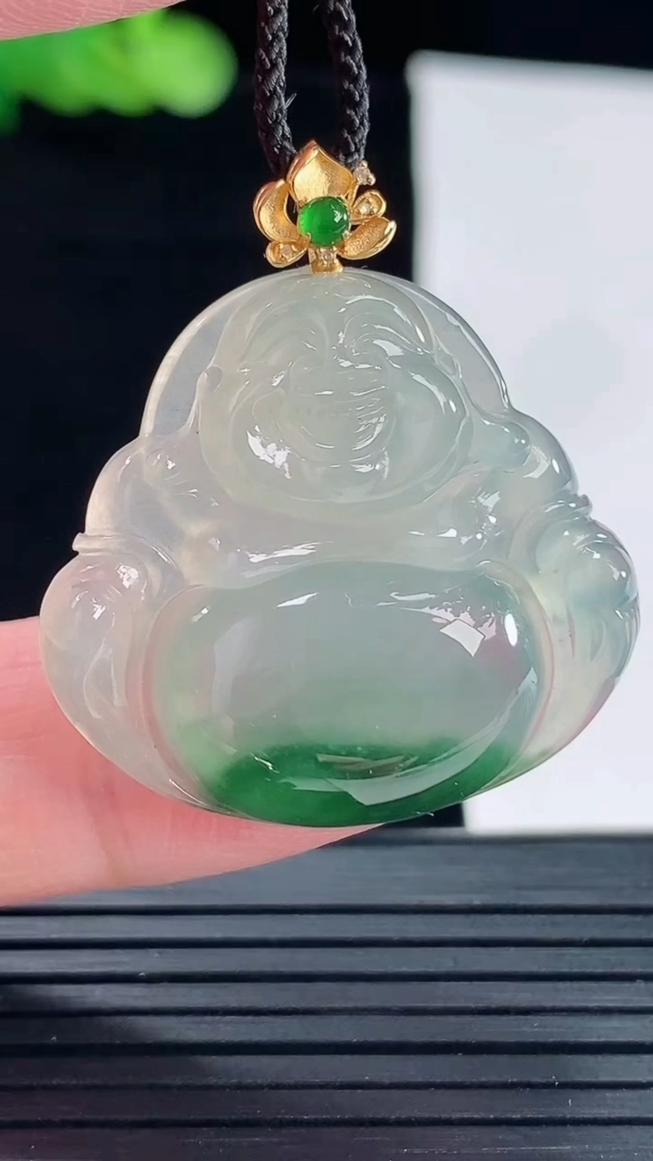 天然A货翡翠种飘花佛公吊坠，尺寸27.5-30-6重量:8.13g
5月14日