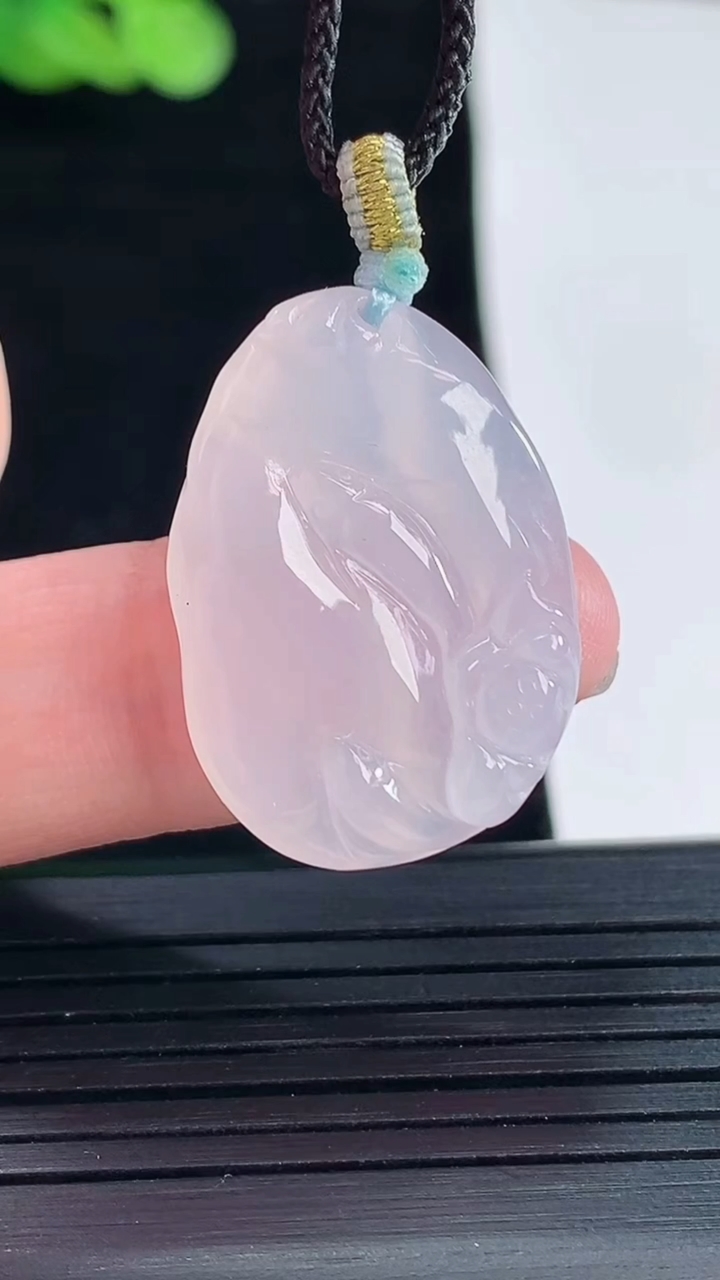 天然A货翡翠紫罗兰和和美美 荷叶鱼吊坠，尺寸26-19-5重量:5.59g
5月14日