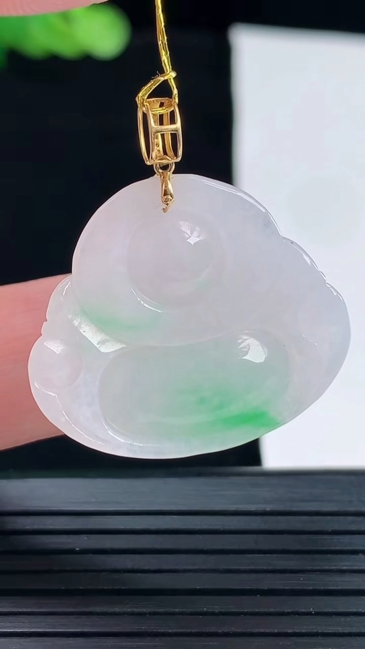 天然A货翡翠佛公吊坠，尺寸25-29-5.8重量:6.37g
5月14日