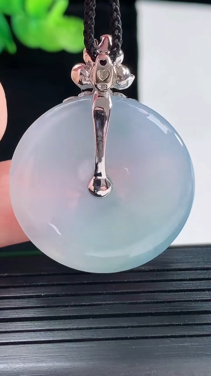 天然A货翡翠种紫罗兰平安扣吊坠，尺寸31-4.8重量:11.24g
5月14日
