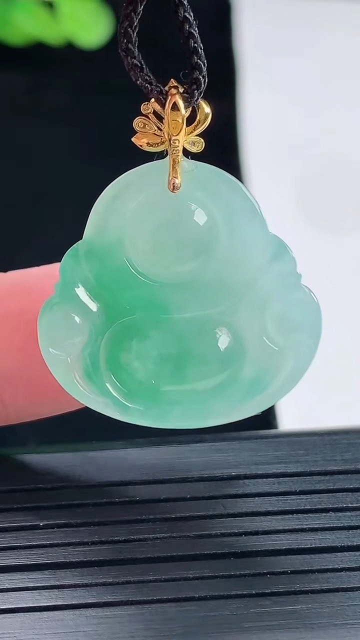 天然A货翡翠佛公吊坠，尺寸24-25.6-8.5重量:7.50g
5月14日