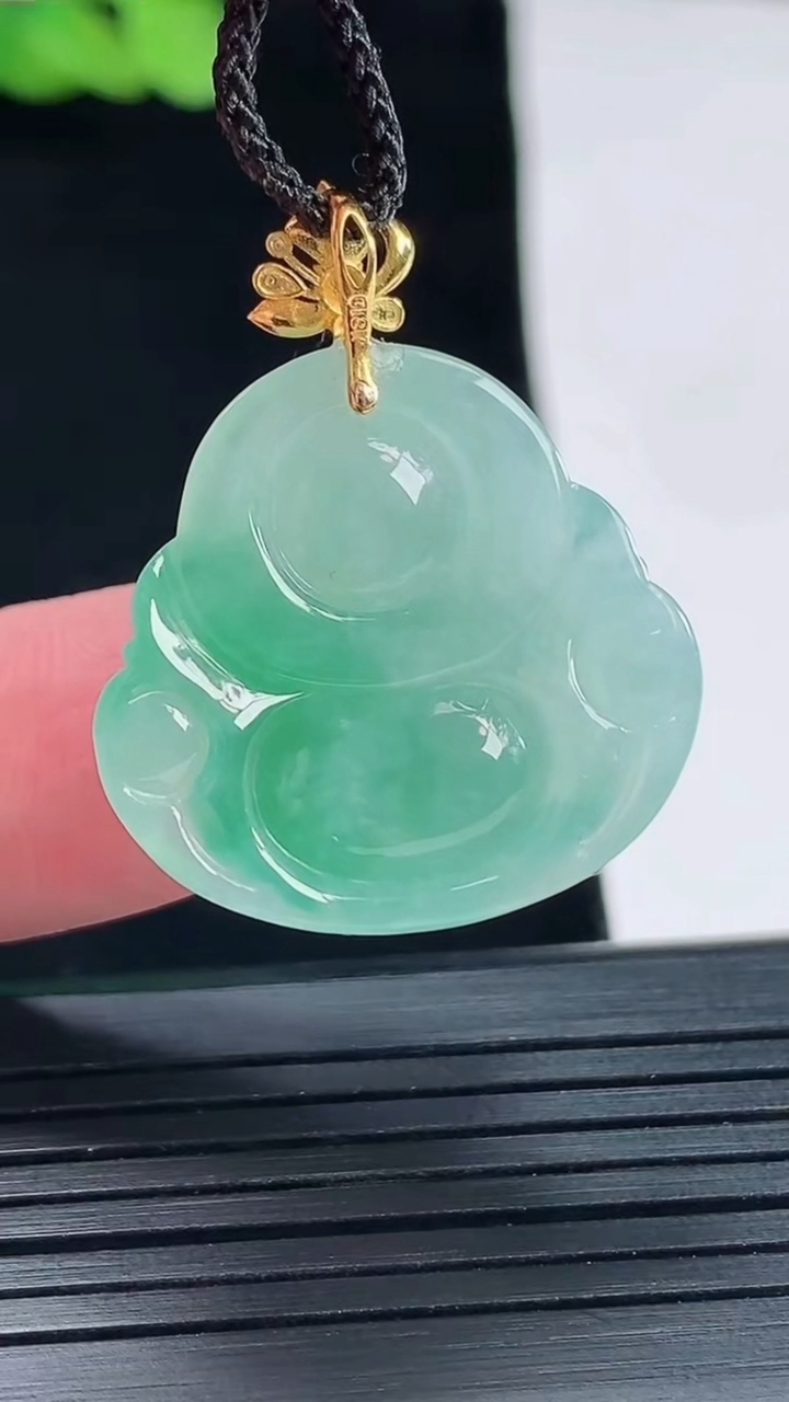 天然A货翡翠佛公吊坠，尺寸24-25.6-8.5重量:7.50g
5月14日