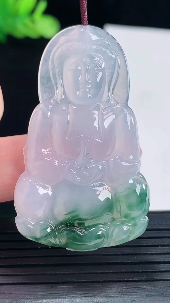 天然A货翡翠冰种飘花正装观音吊坠，尺寸50-30-4重量:10.66g
5月14日