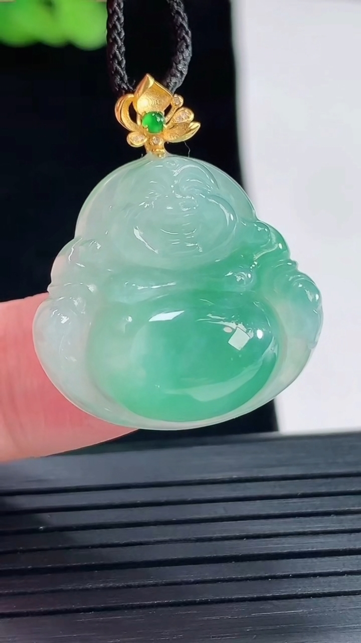 天然A货翡翠佛公吊坠，尺寸24-25.6-8.5重量:7.50g
5月14日