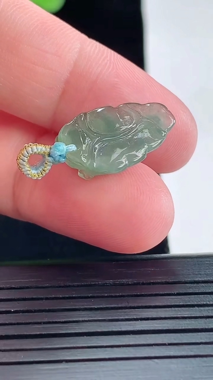 天然A货翡翠金蟾吊坠，尺寸21-12-7.8重量:2.29g
5月14日