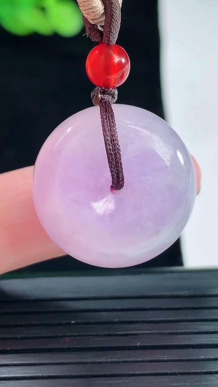 天然A货翡翠紫罗兰路路通吊坠，尺寸23-12.2重量:15.95g
5月14日