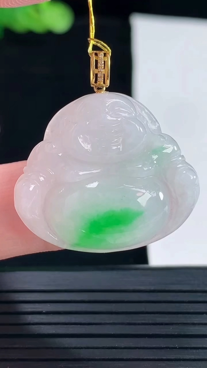 天然A货翡翠佛公吊坠，尺寸25-29-5.8重量:6.37g
5月14日