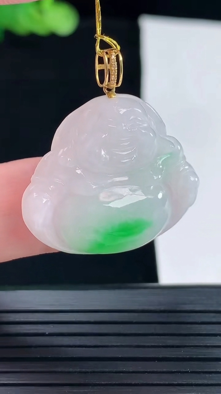 天然A货翡翠佛公吊坠，尺寸25-29-5.8重量:6.37g
5月14日