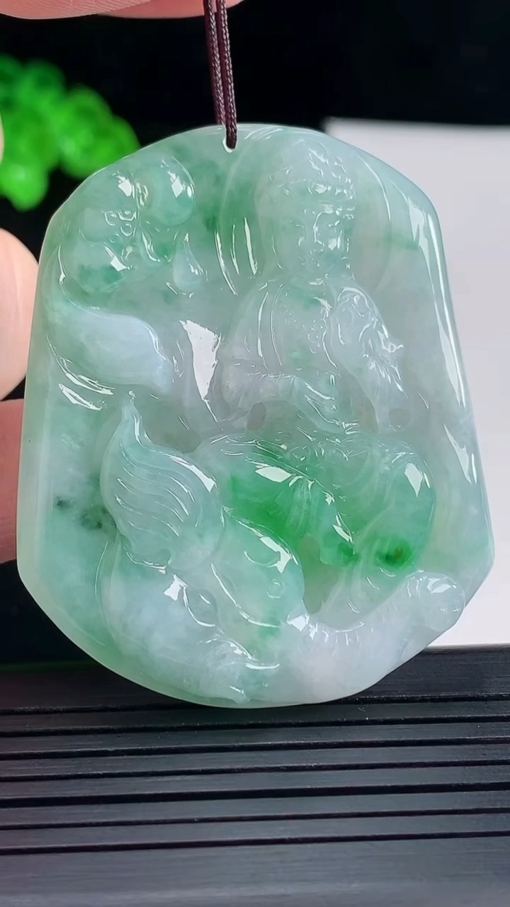 天然A货翡翠普贤菩萨吊坠，尺寸53-43-5重量:24.52g
5月15日