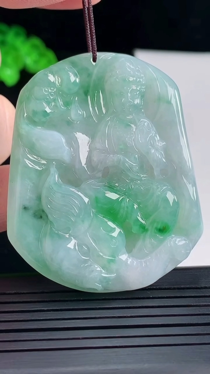 天然A货翡翠普贤菩萨吊坠，尺寸53-43-5重量:24.52g
5月15日